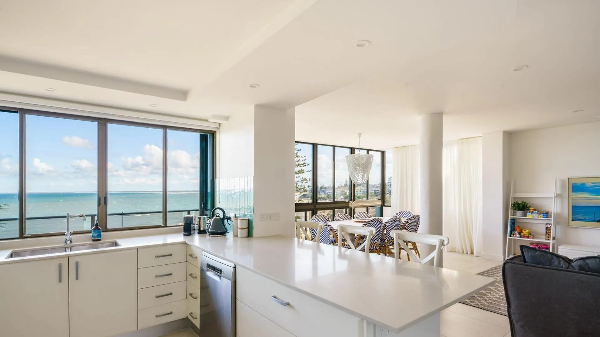Absolute Beachfront Bliss On Kings Beach Caloundra 0*,  Ausztrália