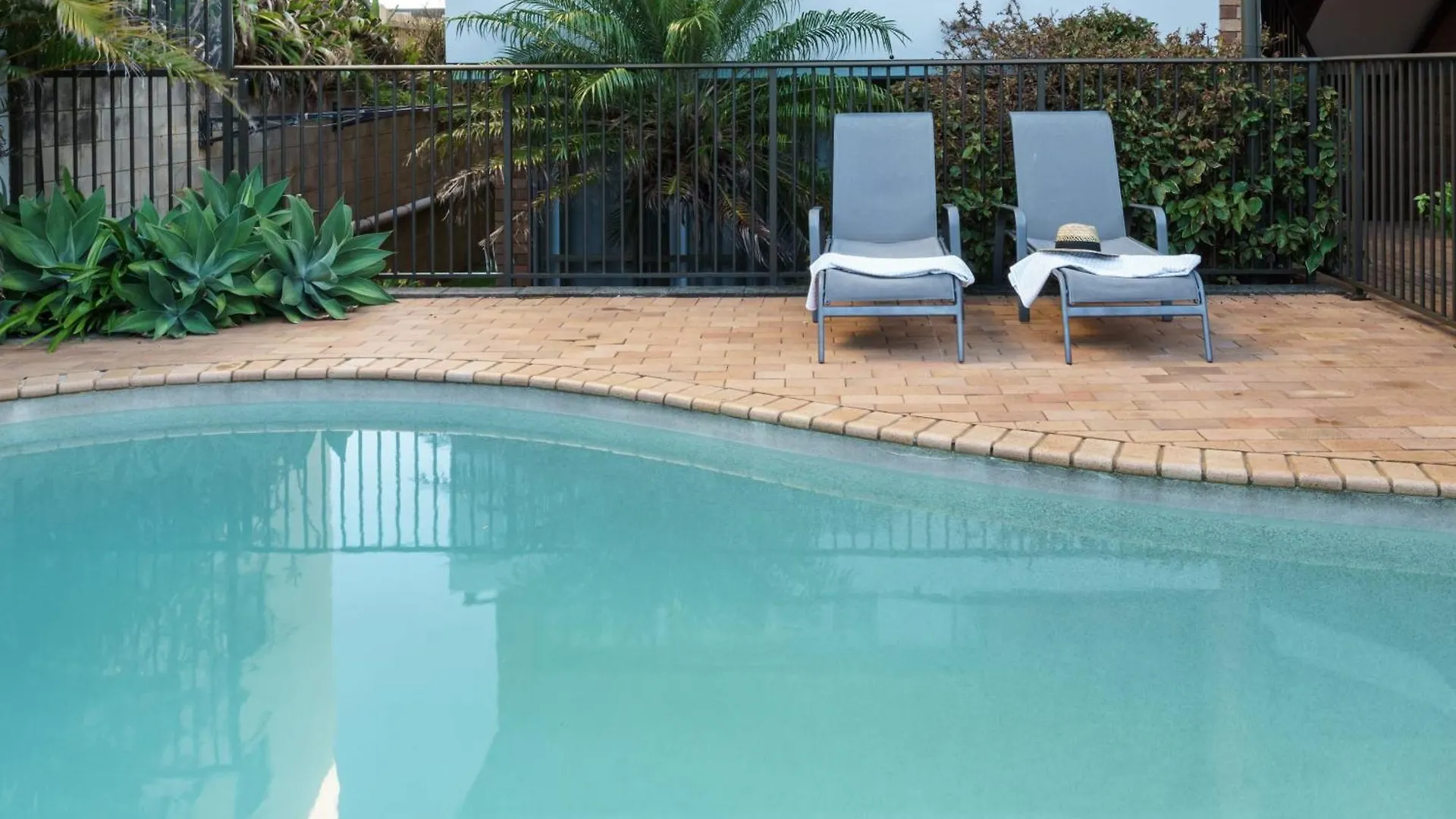 Apartman Absolute Beachfront Bliss On Kings Beach Caloundra Ausztrália